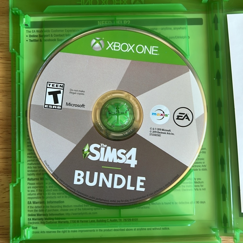 The Sims 4 Bundle for Xbox One - The Sims 4 & Cats & Dogs Expansion pack - Picture 2 of 4